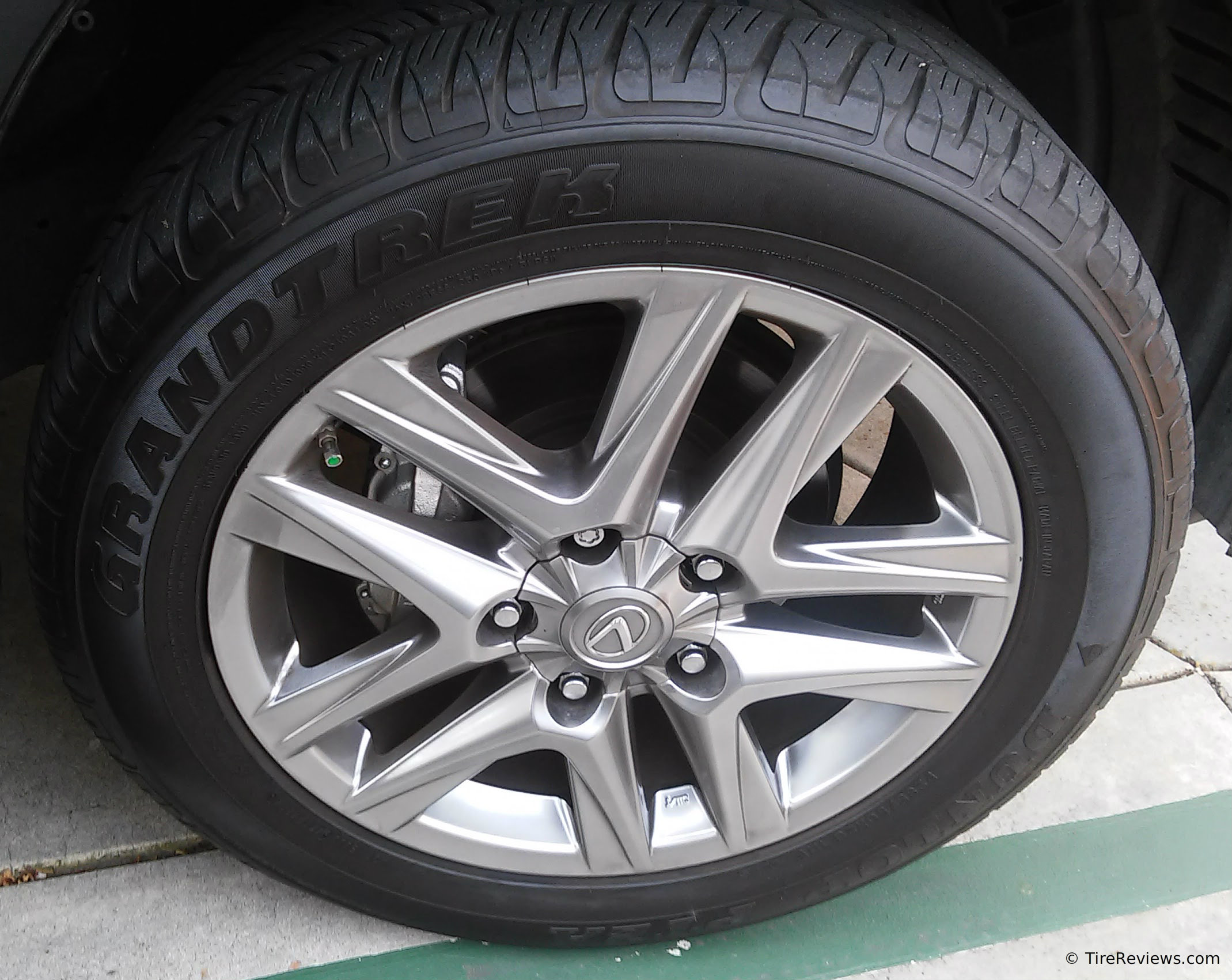 Dunlop Grandtrek PT2A SUV Tire on a Lexus LX570